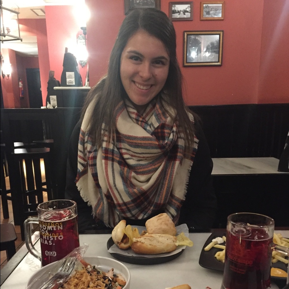 Meet your Posher, Danielle